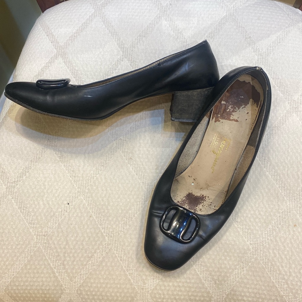Ferragamo Black Pump Heels 7 1/2 B Early 2000 Style